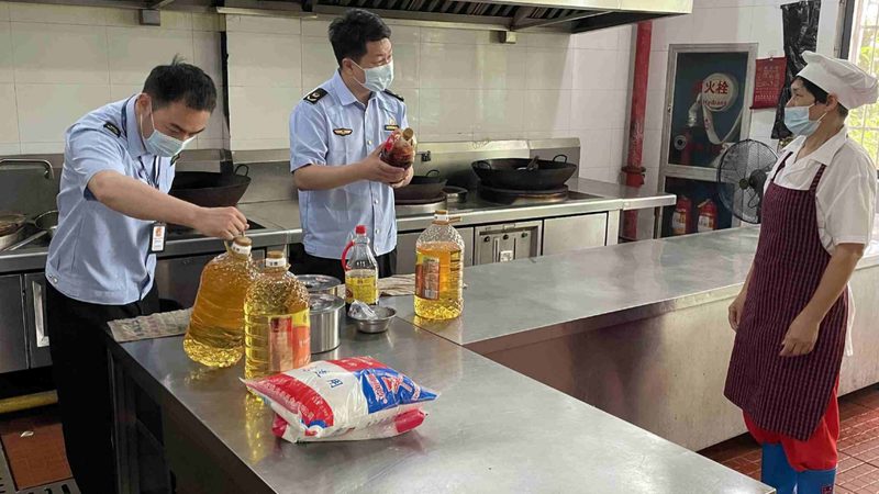一手货源指的是直接从生产厂家或品牌方获取的货源，具有以下优势：
